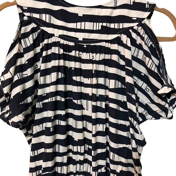 !!SOLD!! MOCIUN DRESS PRINT COLD SHOULDER SIZE SMALL - Picture 7 of 11